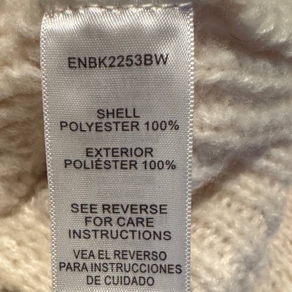 En Crème Cable Knit Sweater with Floral Knit Buttons - Picture 6 of 6